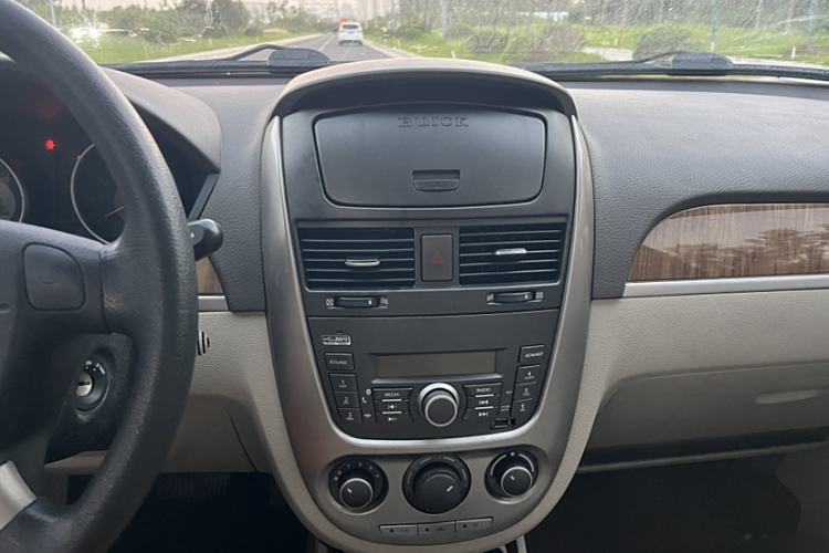 Used Buick Excelle 2015 1.5L Automatic Classic Model
