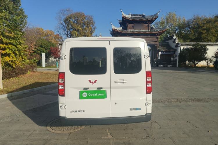 Used Wuling Yangguang 2024 300km Comfort-Grade Passenger Van 60kW