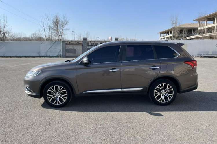 Used Mitsubishi Outlander 2018 2.4L 4x4 Elite Edition 5 Seats
