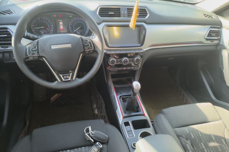 Used Haval H2 2018 Chuanxiang Edition Blue Badge 1.5T Manual Two-Wheel Drive Fashionable Model