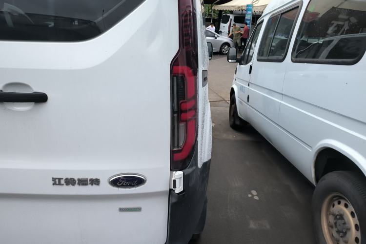 Used Ford Transit 2023 2.0T Gasoline Manual Multifunction Commercial Vehicle Short Wheelbase Low Roof 5/6 Seats