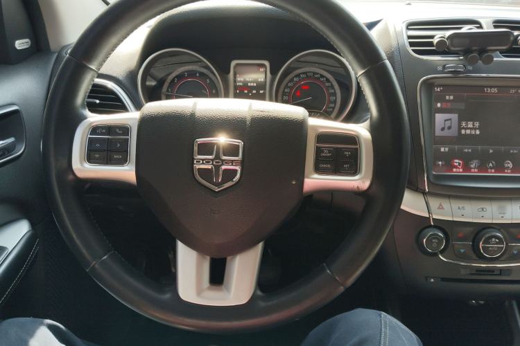 Used Dodge Journey 2013 2.4L Two-Wheel Drive Luxury Version
