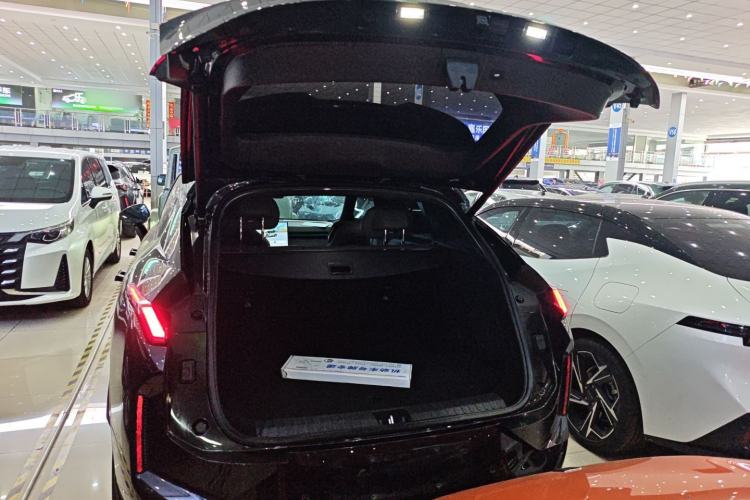 Used Lynk & Co 08 EM-P 2023 120km Long-Range Halo