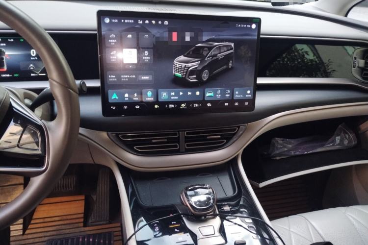 Used Denza D9 2022 DM-i 970 Four-Wheel Drive Prestige Model
