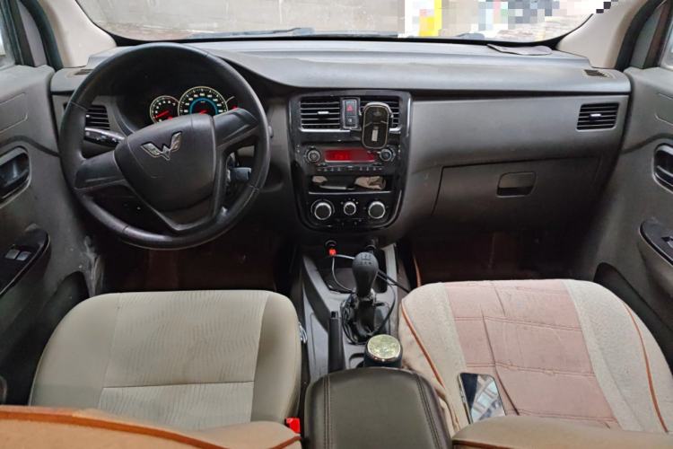 Used Wuling Rongguang V 2016 1.5L Standard Version