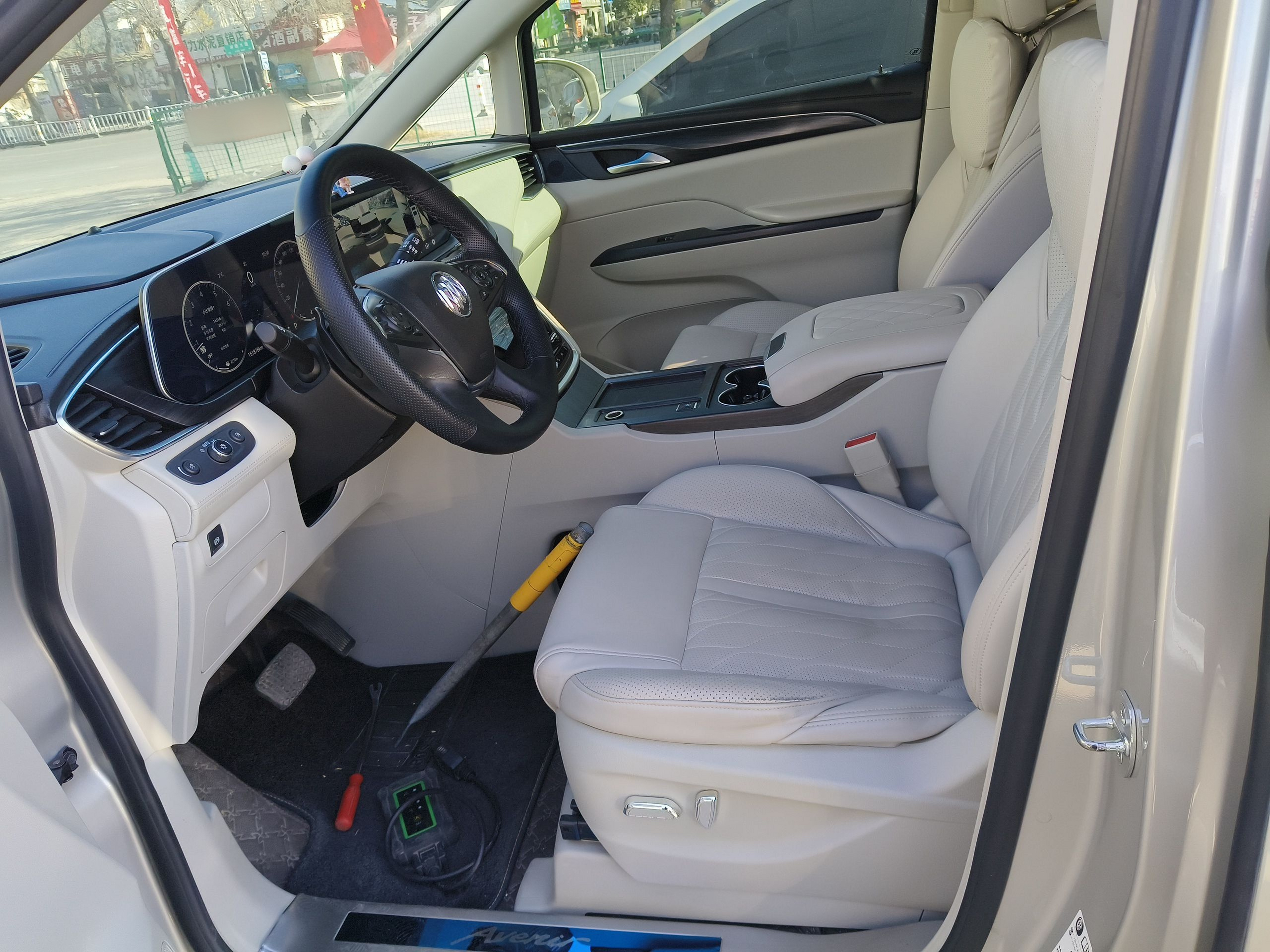 Переднее сиденье в автомобиле