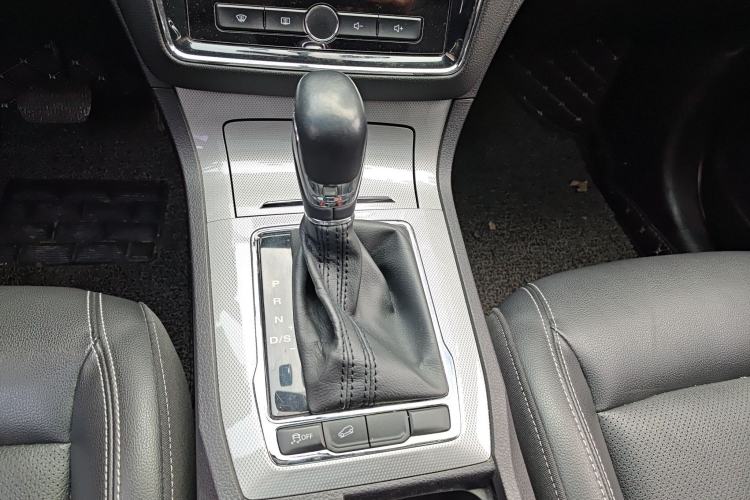 Used Roewe RX5 2019 20T Two-Wheel Drive Automatic Ali Smart Connectivity Platinum Edition