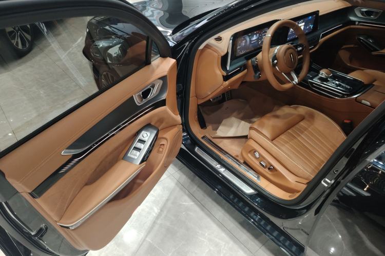 Used Hongqi H9 2025 2.0T Two-Wheel-Drive Flagship Private Enjoyment Style 5 Seats
