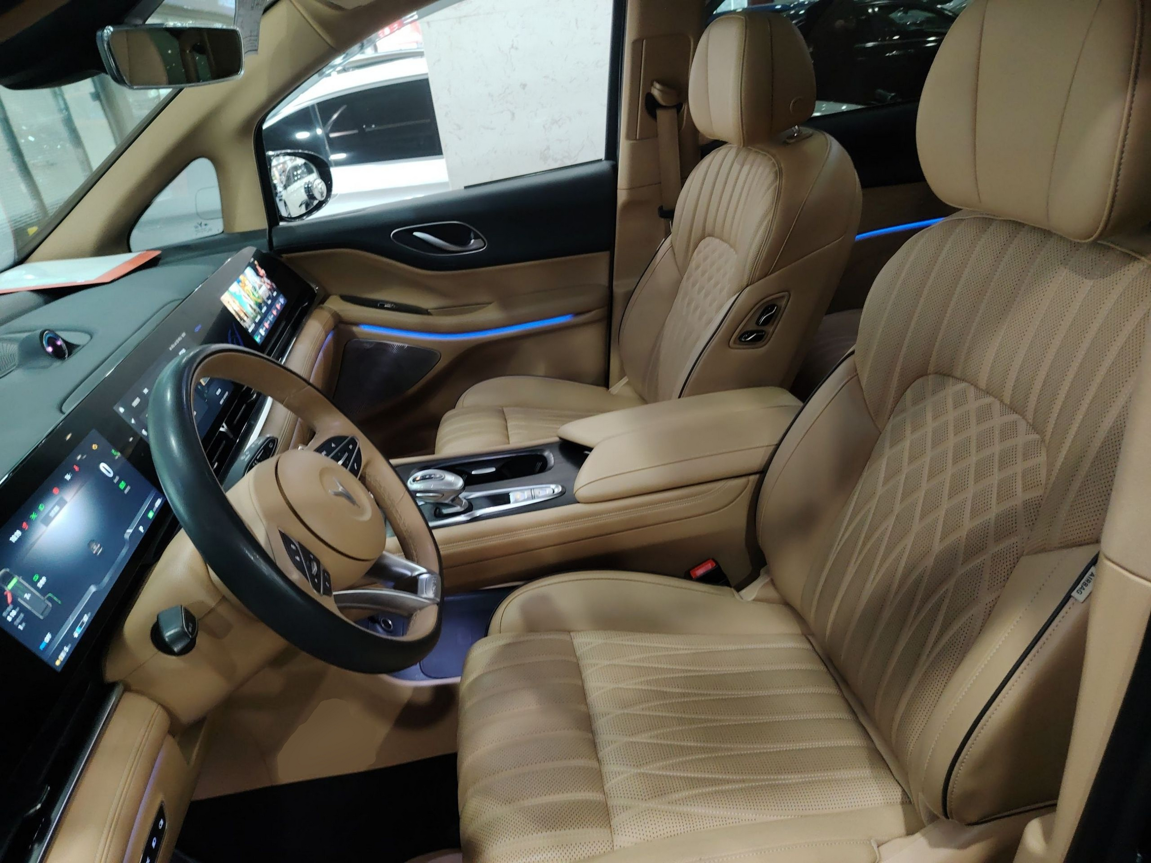 Переднее сиденье в автомобиле