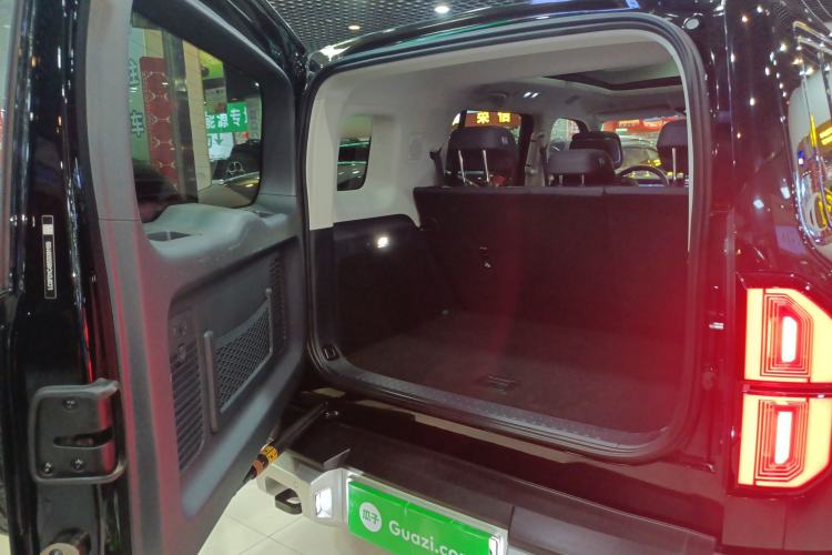 Used Formula Leopard Leopard 5 2023 Navigator Edition
