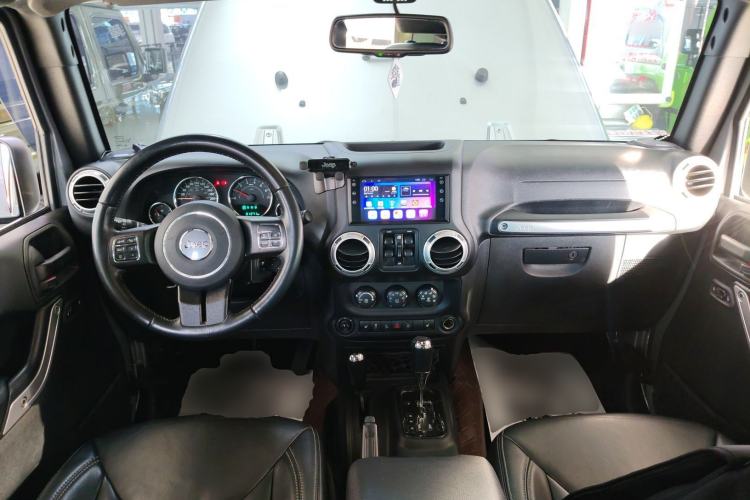 Used  Wrangler 2017 3.0L Sahara Four-Door Comfort Edition