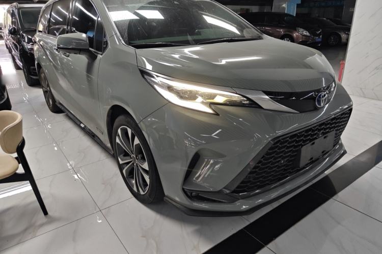 Used Toyota Granvia 2022 2.5L Hybrid Flagship Edition
