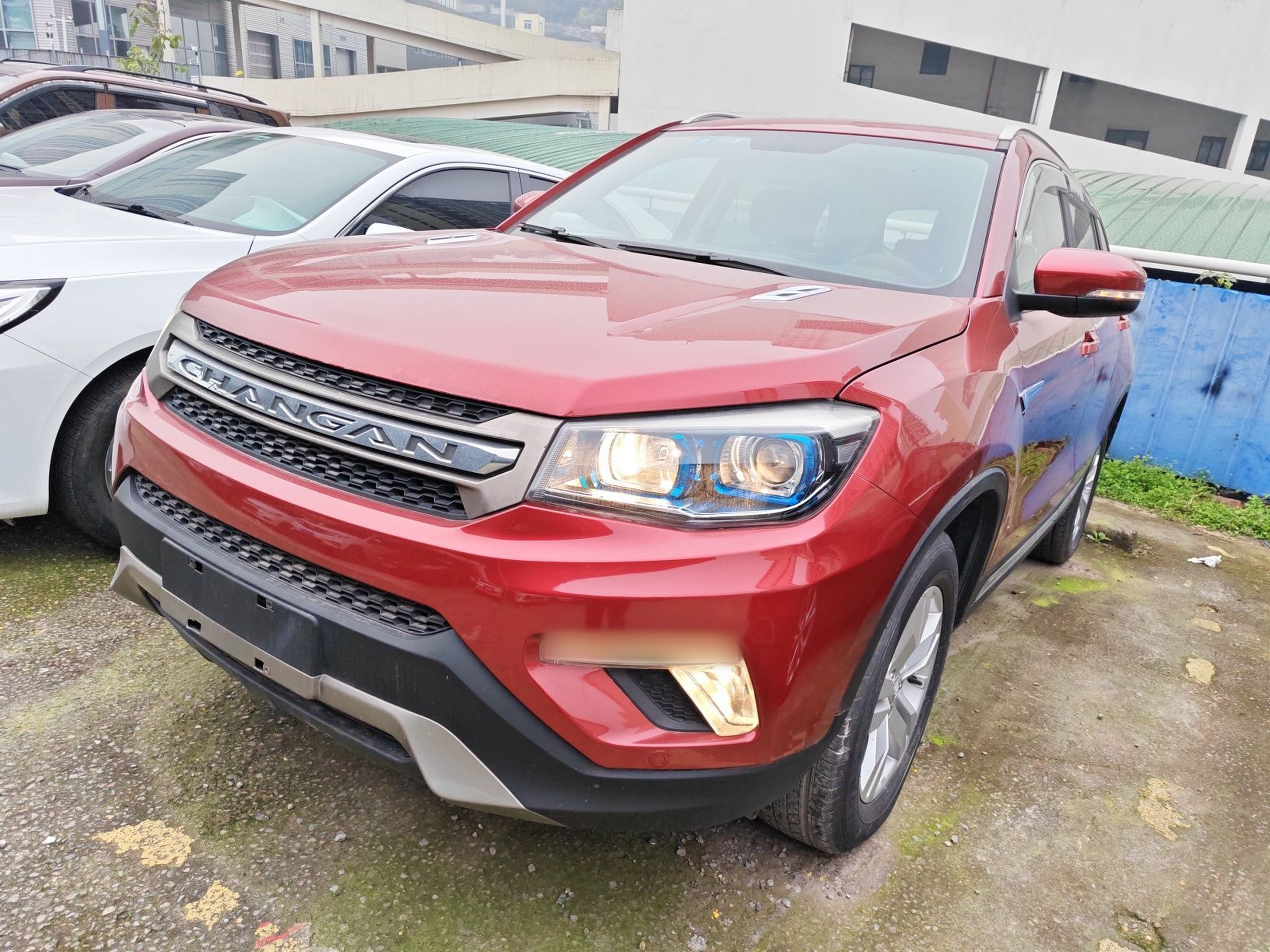 Под передней частью автомобиля