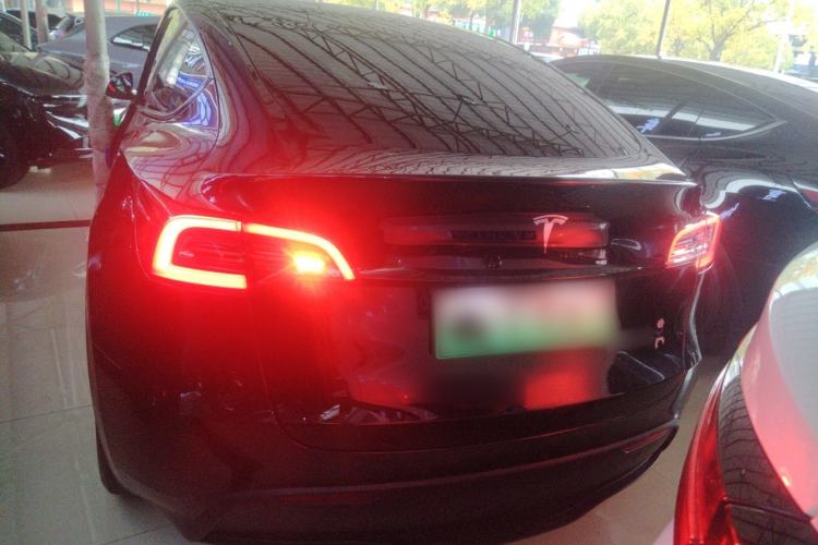 Used Tesla Model Y 2023 Long-Range All-Wheel-Drive Version