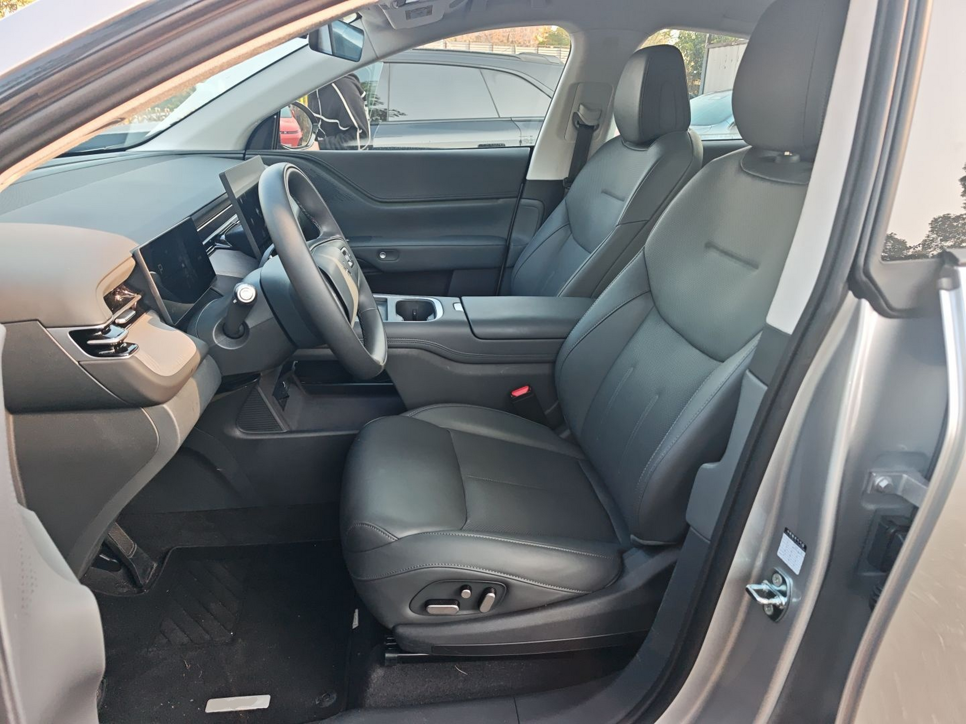 Переднее сиденье в автомобиле