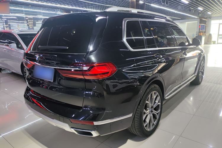 Used BMW X7 2021 xDrive40i Luxury Package with Leading Features
