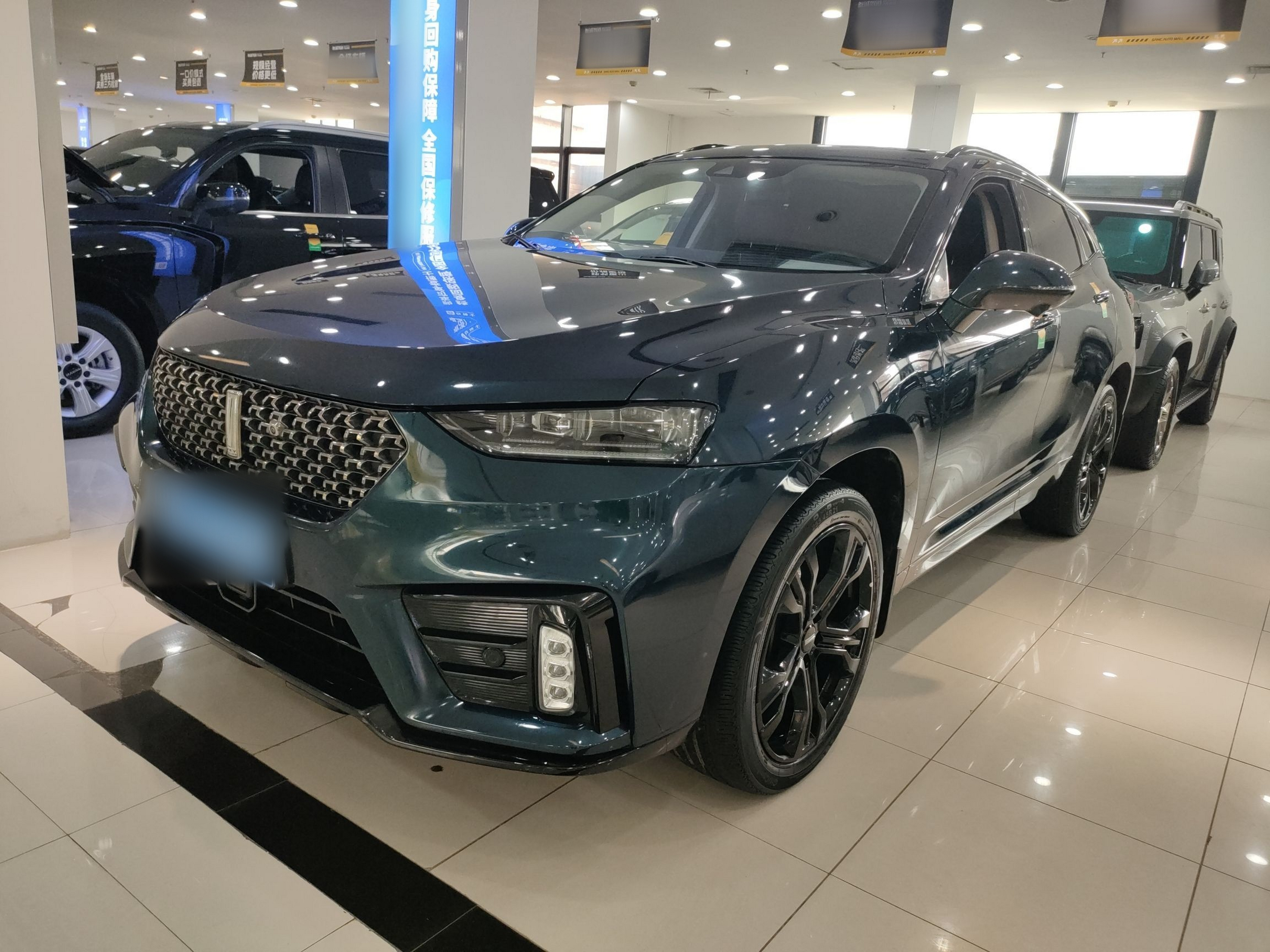 Под передней частью автомобиля