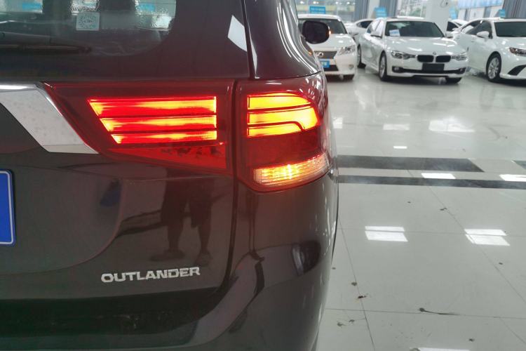 Used Mitsubishi Outlander 2018 2.0L Two-Wheel-Drive Jiale Edition 7-Seater
