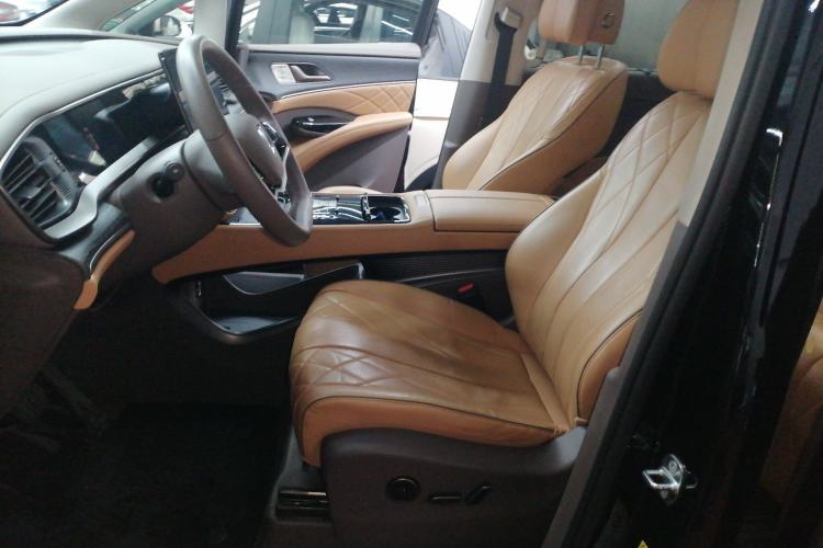 Used Denza D9 2022 EV 600 Four-Wheel Drive Prestige Model
