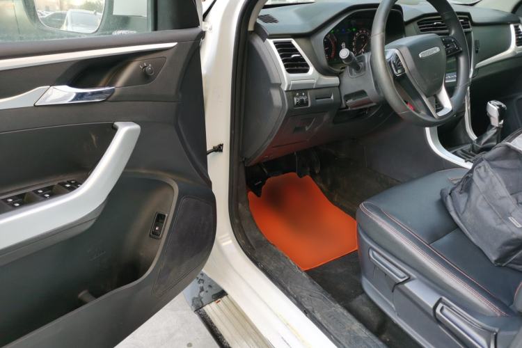 Used SAIC MAXUS T70 2020 2.0T Gasoline Manual Two-Wheel Drive Elite Version Standard Box High Ground Clearance
