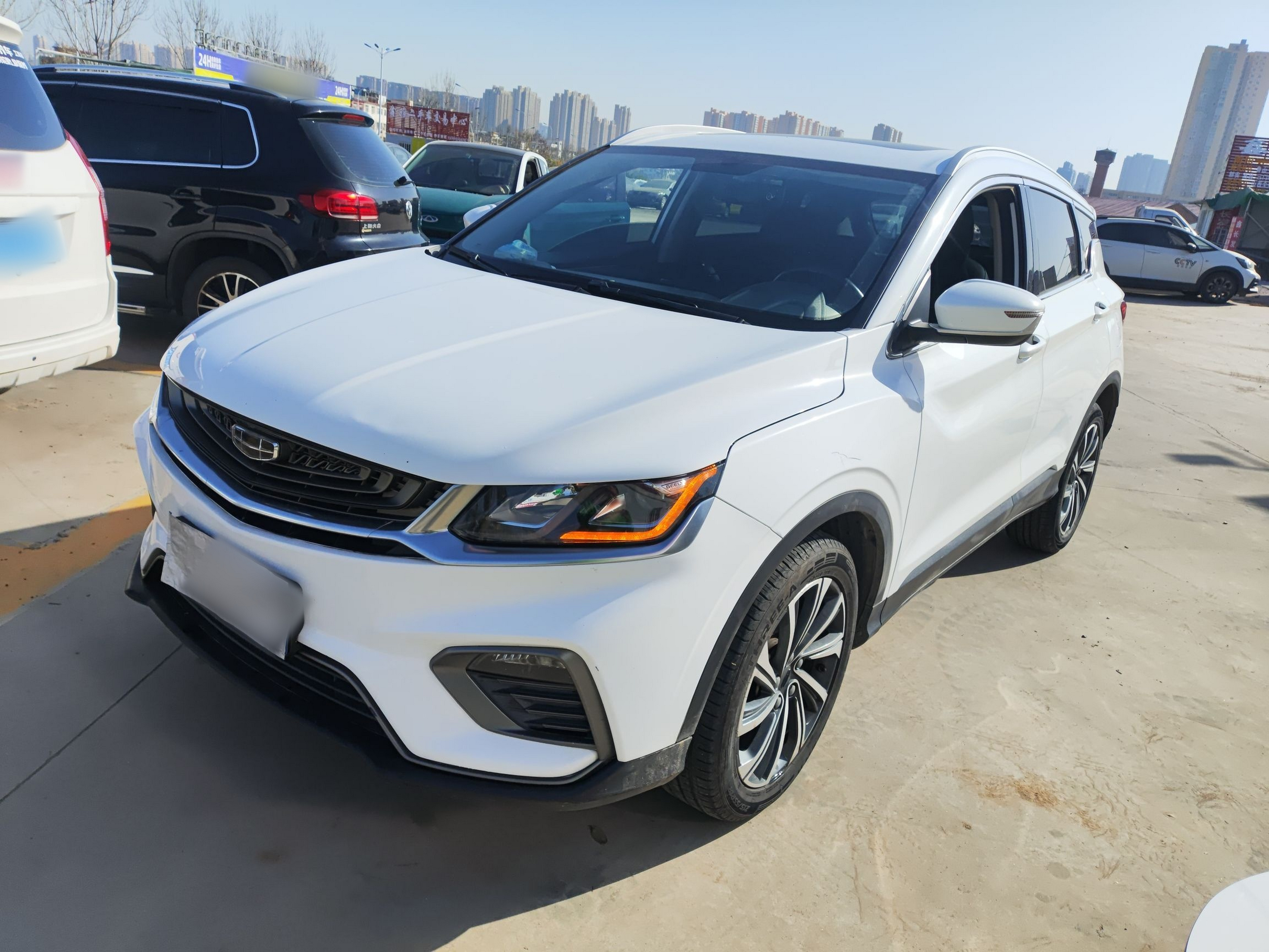 تحت مقدمة السيارة