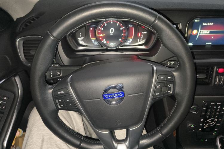 Used Volvo V40 2016 T3 Zhiyi Edition
