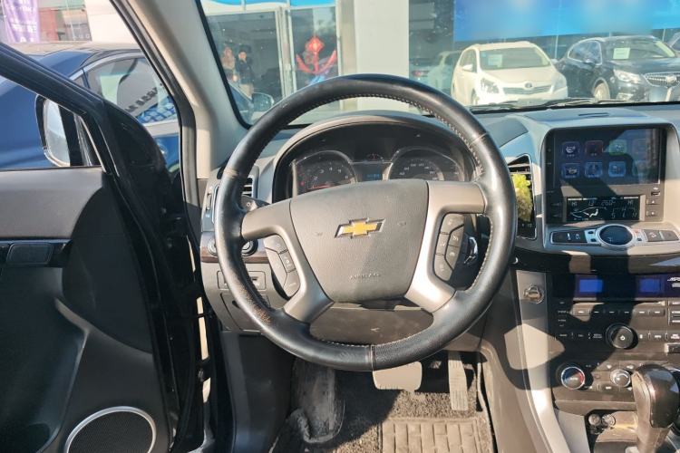 Used Chevrolet Captiva 2015 2.4L 4x4 Flagship Edition 7-Seater
