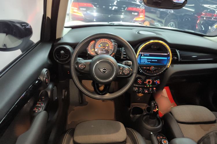 Used  MINI 2019 1.5T COOPER Classic Edition Five-Door Version
