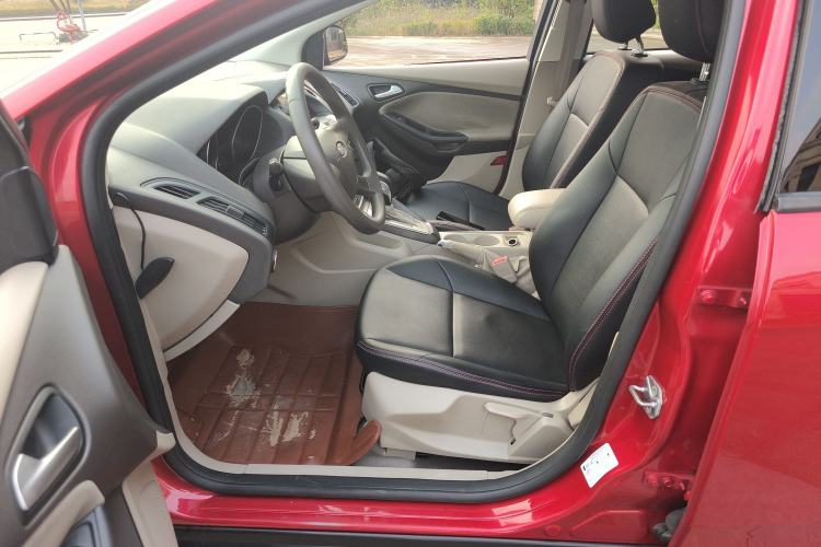 Used Ford Focus 2012 Sedan 1.6L Automatic Comfort Model
