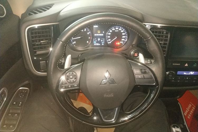 Used Mitsubishi Outlander 2019 2.4L 4x4 Zhi Xiang Edition 7 Seats China VI Standard