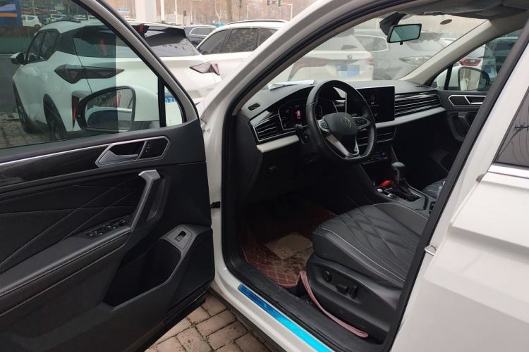 Used Volkswagen Tiguan L 2024 300TSI Automatic Two-Wheel Drive Smart Edition