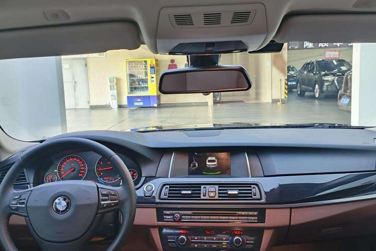 Used BMW 5 Series 2014 520Li Elegant Model
