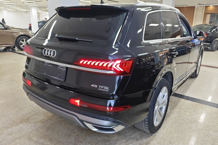 Used Audi Q7 2023 45 TFSI quattro S line Sport model