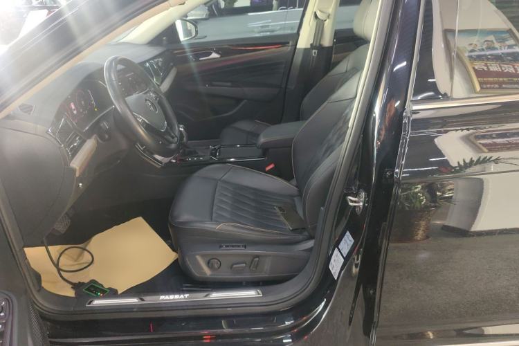 Used Volkswagen Passat 2020 Revised Version 330TSI Luxury Edition China VI Standard
