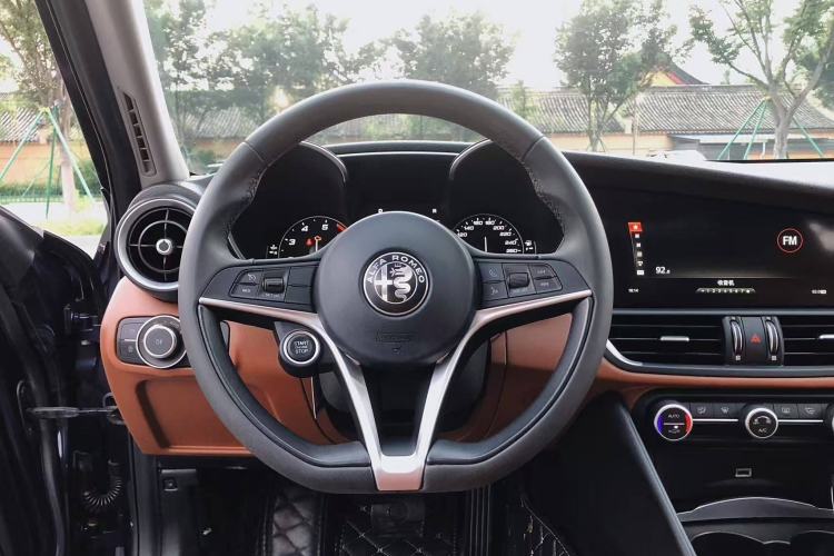 Used Alfa Romeo Giulia 2017 2.0T 200HP Luxury Edition
