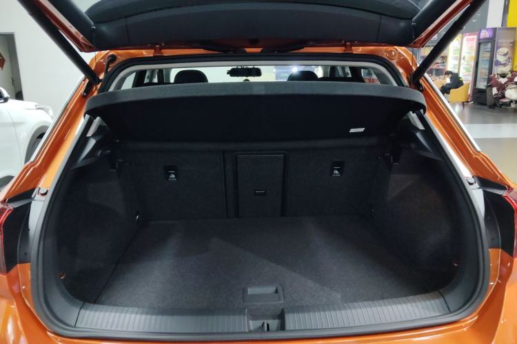 Used Volkswagen T-ROC 2019 280TSI DSG Two-Wheel Drive Comfort Version China VI Standard
