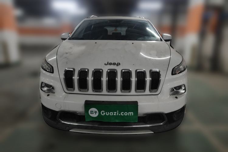 Used  Cherokee 2020 2.0L Two-Wheel Drive Classic Sports Edition
