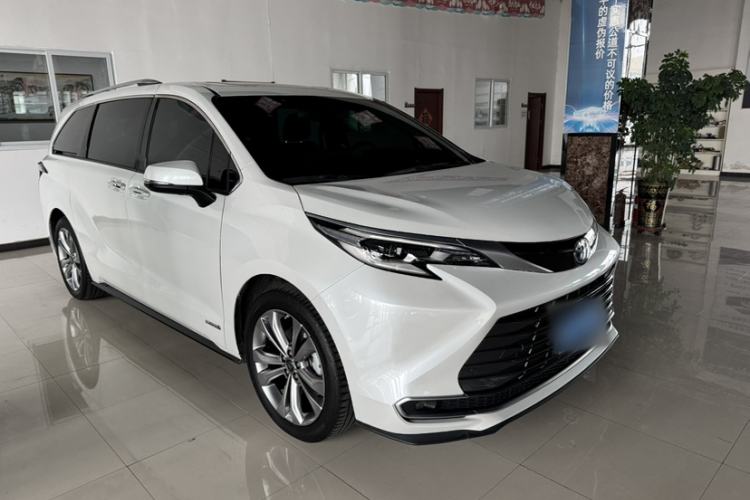 Used Toyota Sienna 2023 2.5L Hybrid Ultimate Edition