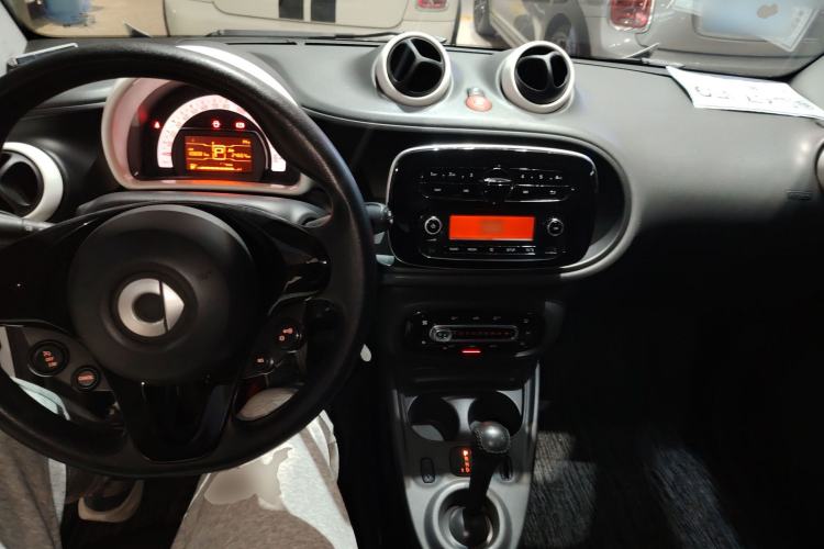 Used  fortwo 2015 1.0L 52 kW hardtop Dynamic version
