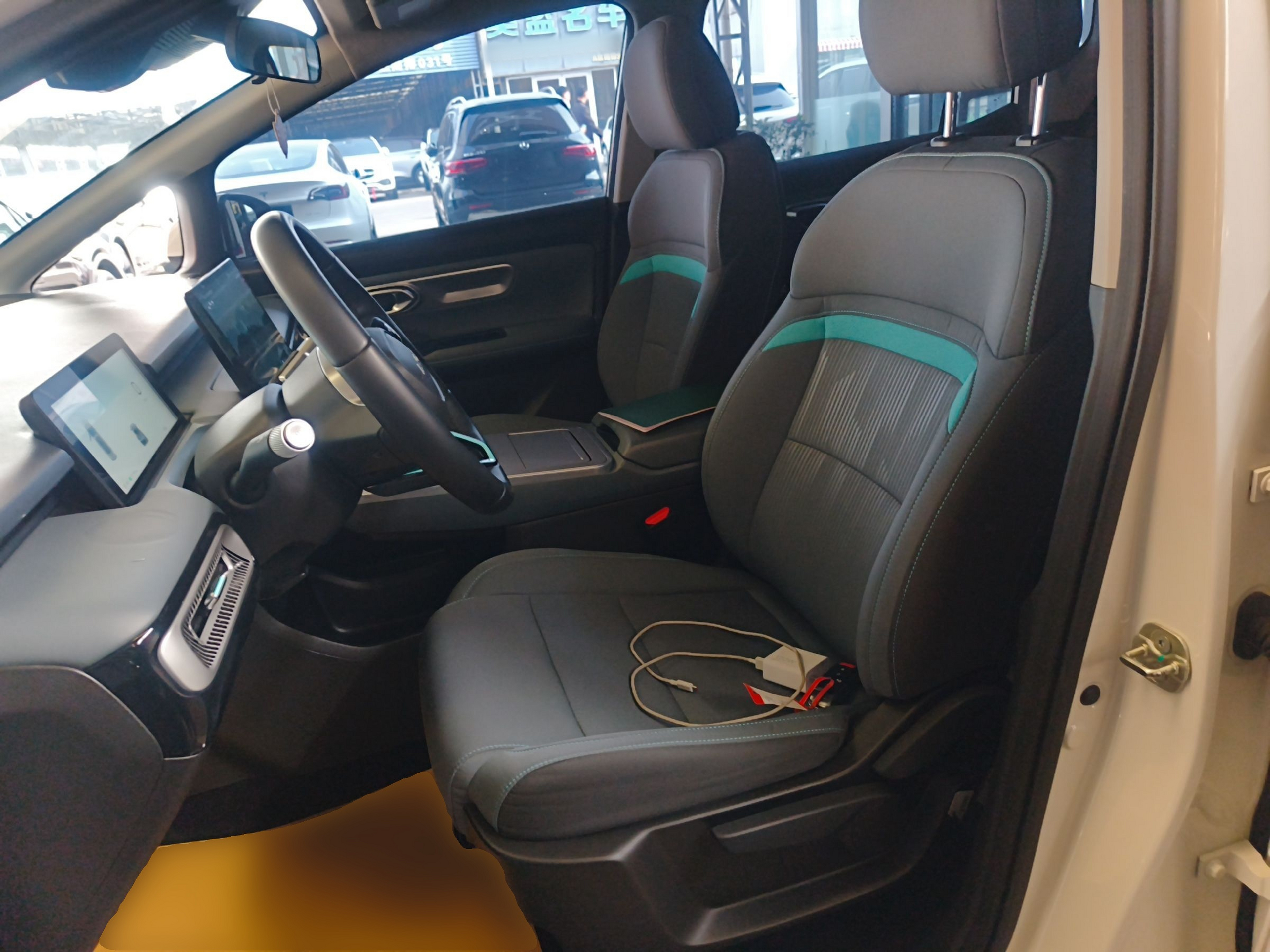 Переднее сиденье в автомобиле