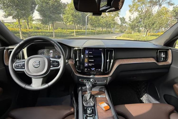 Used Volvo XC60 2021 T5 4x4 Smart Luxury Edition
