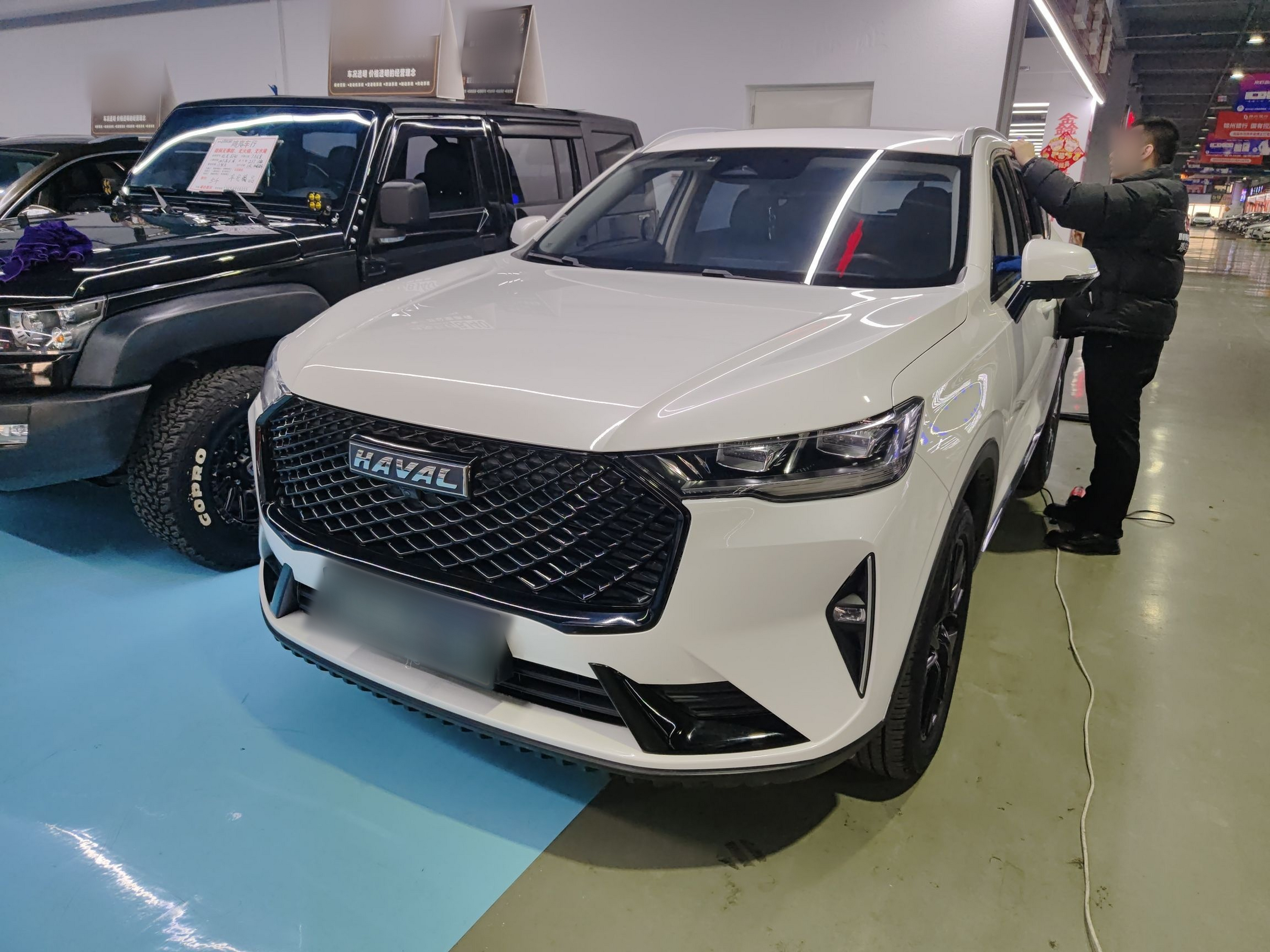 Под передней частью автомобиля