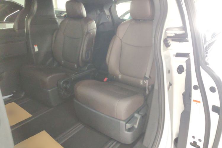 Used Toyota Granvia 2024 2.5L Hybrid Prestige PLUS Four-Wheel Drive Version
