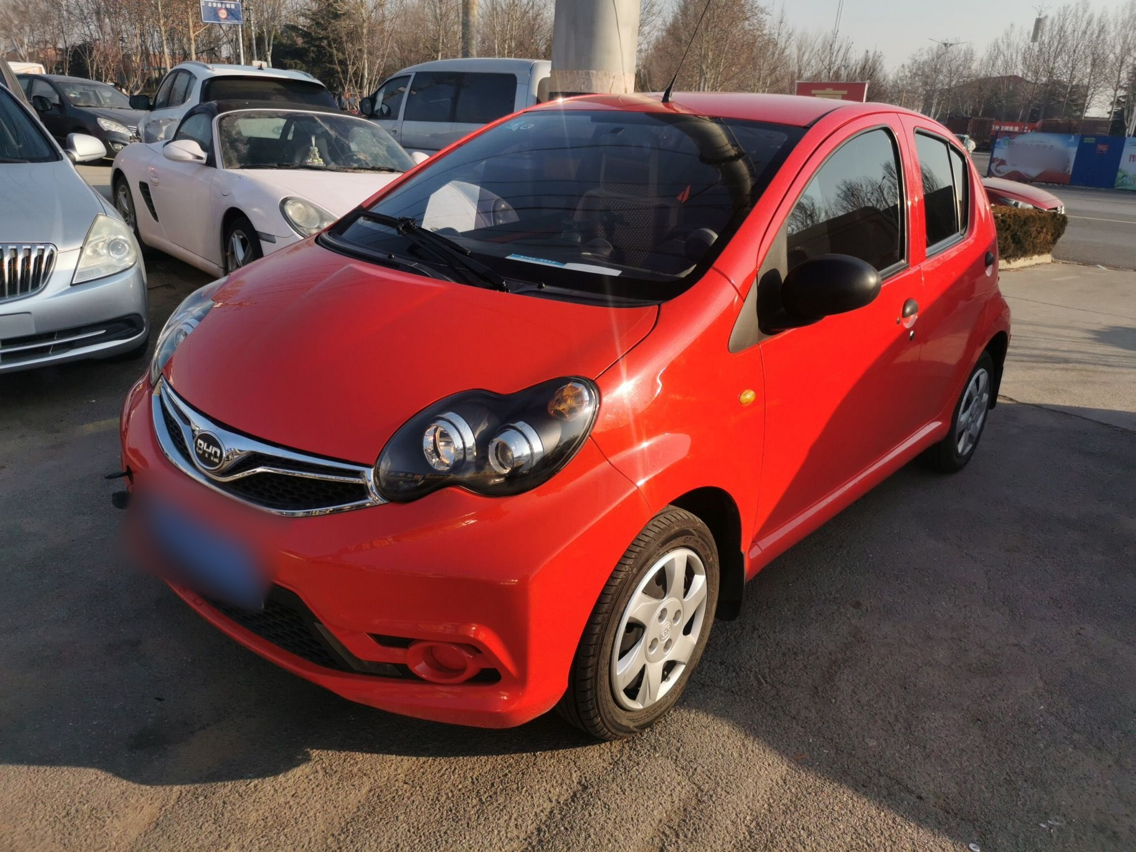 تحت مقدمة السيارة