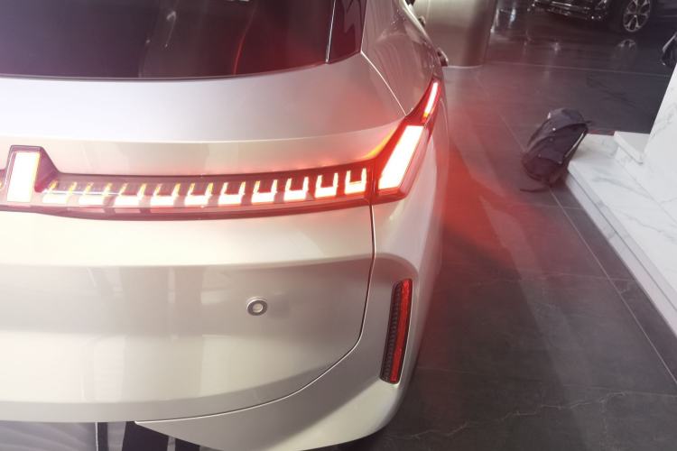 Used Lynk & Co 08 EM-P 2023 245km Ultra-Long Range Halo