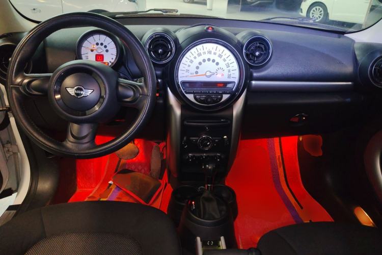 Used  Countryman 2011 1.6L ONE
