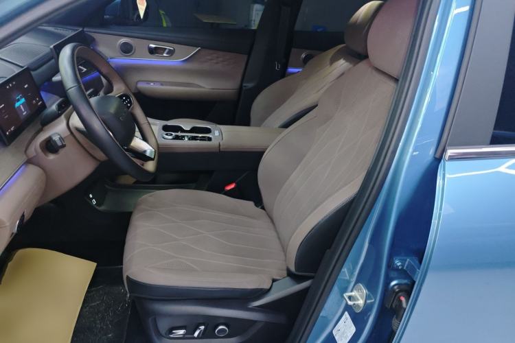 Used Chery Tiggo 8 PLUS C-DM 2025 1.5T 116 km Prestige Version 5 Seats
