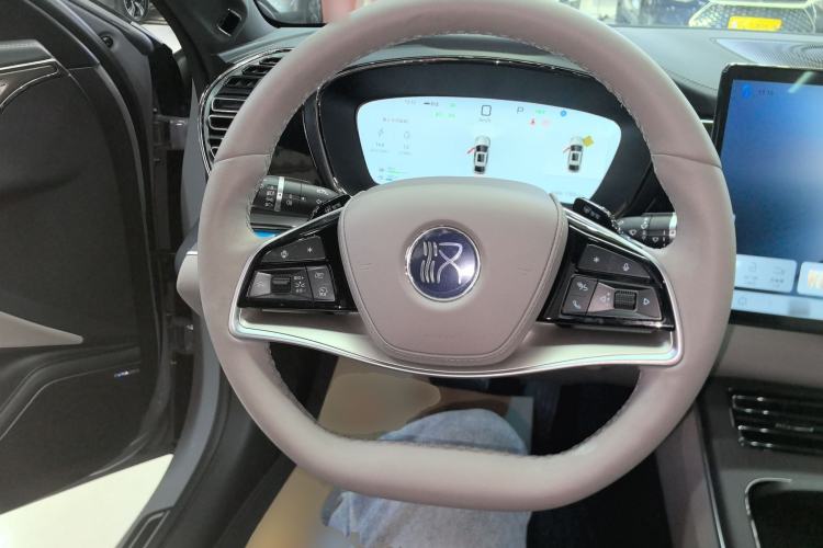 Used BYD Han 2025 DM-i Intelligent Driving Edition 125KM LiDAR Flagship Model
