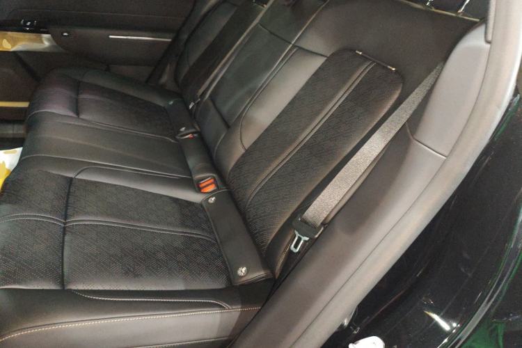 Used Zeekr 7X 2025 100 kWh Long-Range Rear-Wheel Drive with Intelligent Driving Features
