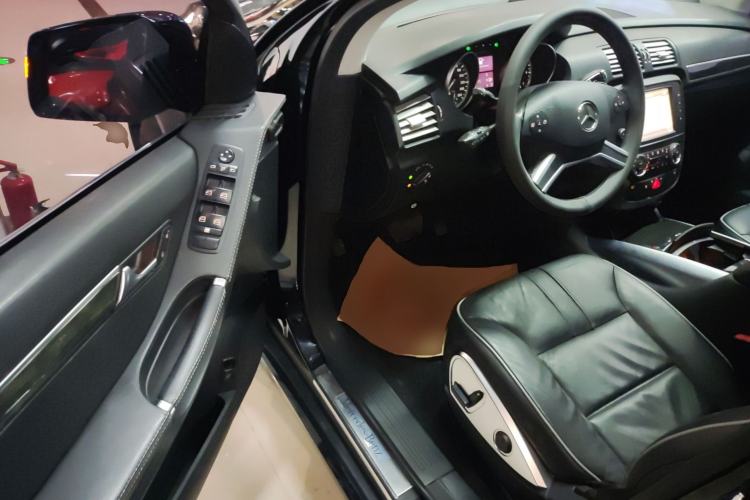 Used Mercedes-Benz R-Class 2017 R 320 4MATIC Business Edition Prestige Model
